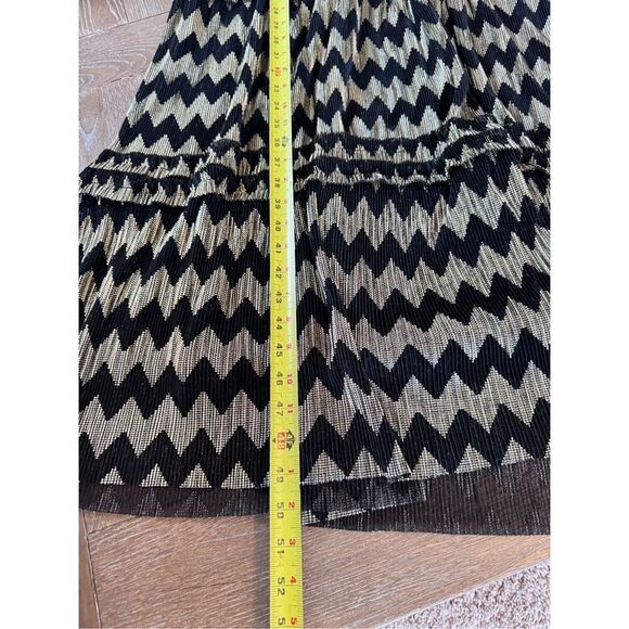 NWT Adelyn Rae Agatha Metallic Pleated Chevron Black Gold Shiny Ruffle Dress siz - Picture 7 of 9